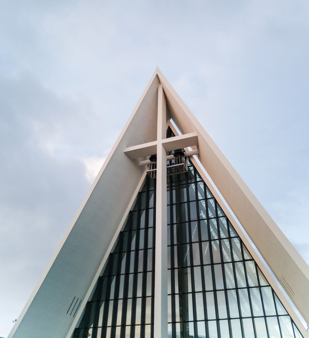 On cruise with Hurtigruten along Norway's coast / the Arctic Cathedral in Tromsø 