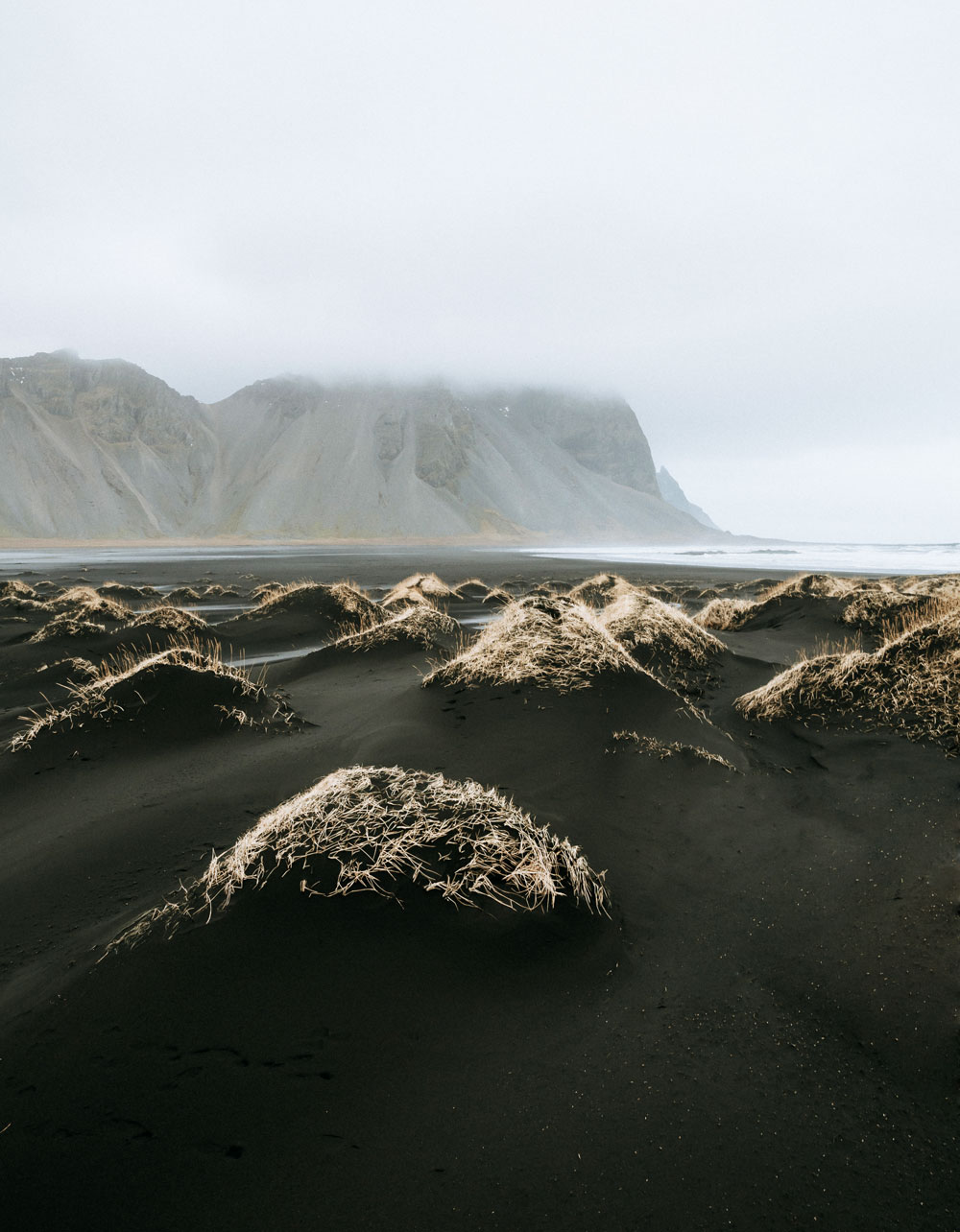 Seværdigheder på Island om vinteren - vandfald, varme kilder og ishuler