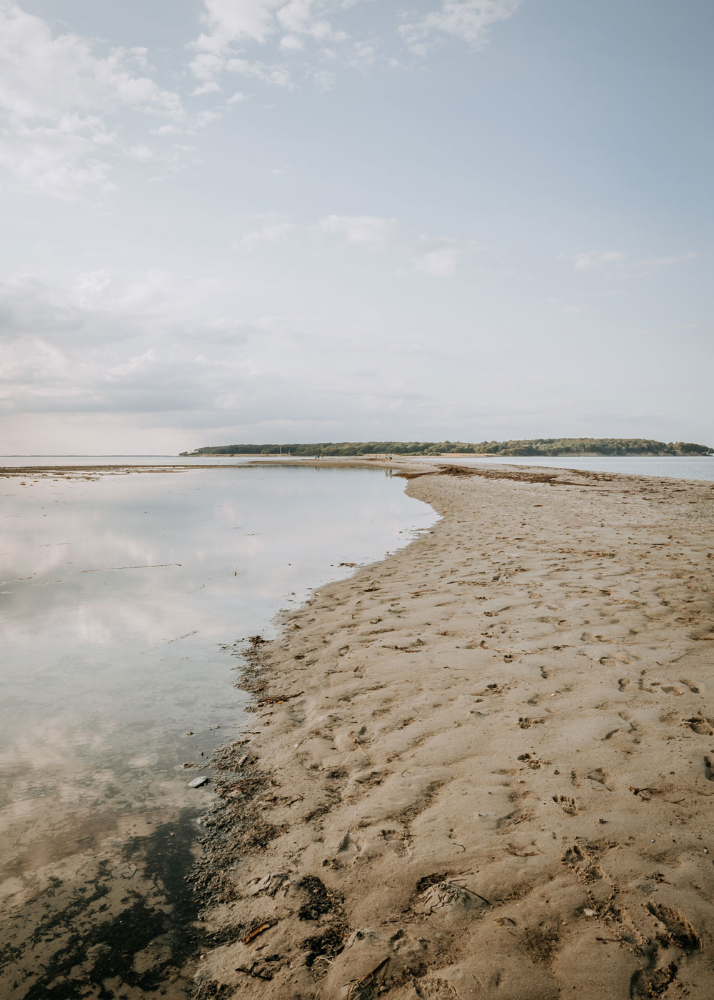 Sandtangen Brådet, som forbinder Æbelø Holm og Æbelø med hinanden.