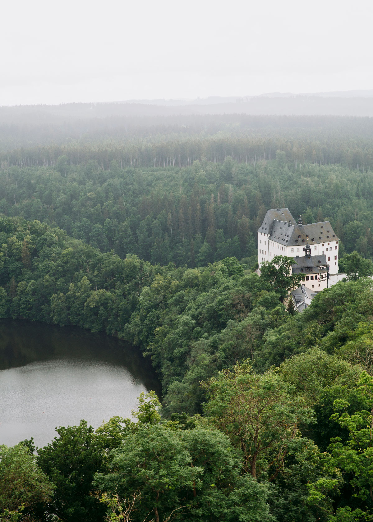 Slottet Burgk set fra Saaleturm i Thüringen